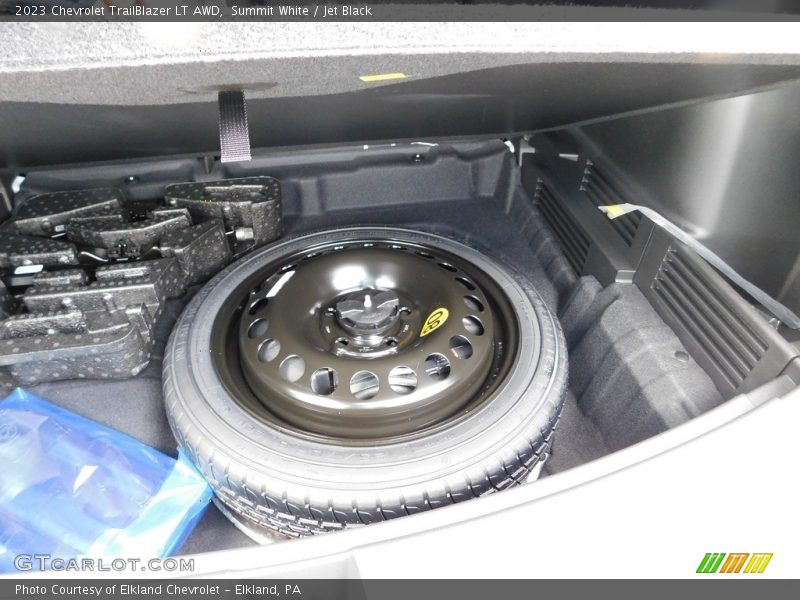 Summit White / Jet Black 2023 Chevrolet TrailBlazer LT AWD