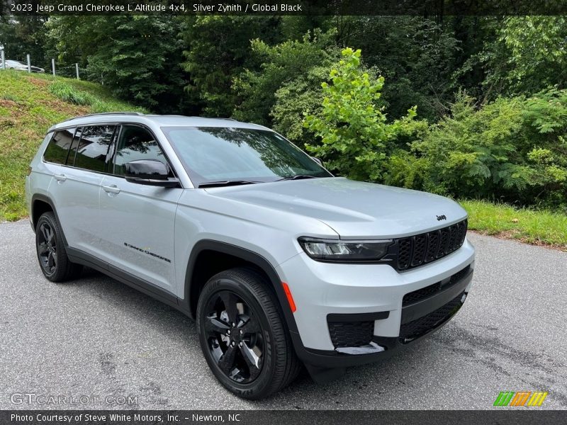 Front 3/4 View of 2023 Grand Cherokee L Altitude 4x4