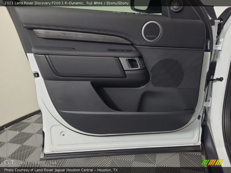 Fuji White / Ebony/Ebony 2023 Land Rover Discovery P300 S R-Dynamic