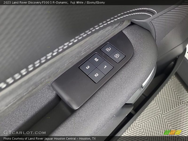 Fuji White / Ebony/Ebony 2023 Land Rover Discovery P300 S R-Dynamic