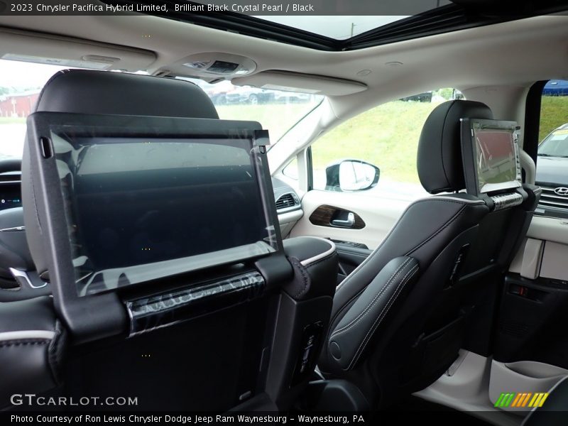 Entertainment System of 2023 Pacifica Hybrid Limited