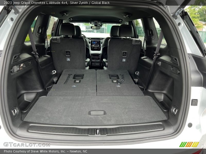  2023 Grand Cherokee L Altitude 4x4 Trunk
