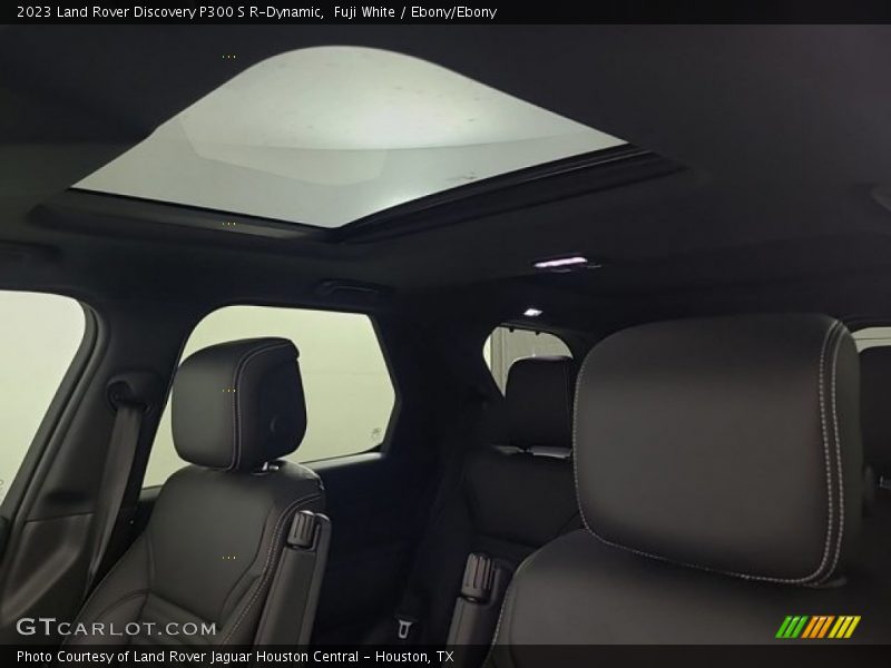Fuji White / Ebony/Ebony 2023 Land Rover Discovery P300 S R-Dynamic