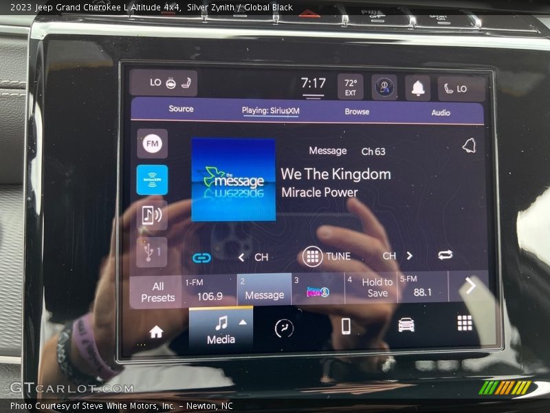 Controls of 2023 Grand Cherokee L Altitude 4x4