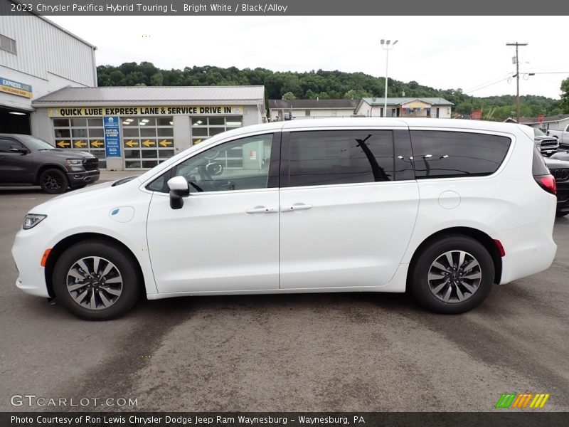 Bright White / Black/Alloy 2023 Chrysler Pacifica Hybrid Touring L