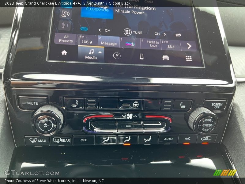 Controls of 2023 Grand Cherokee L Altitude 4x4