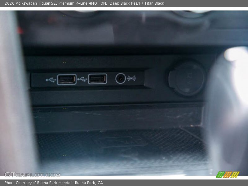 Deep Black Pearl / Titan Black 2020 Volkswagen Tiguan SEL Premium R-Line 4MOTION