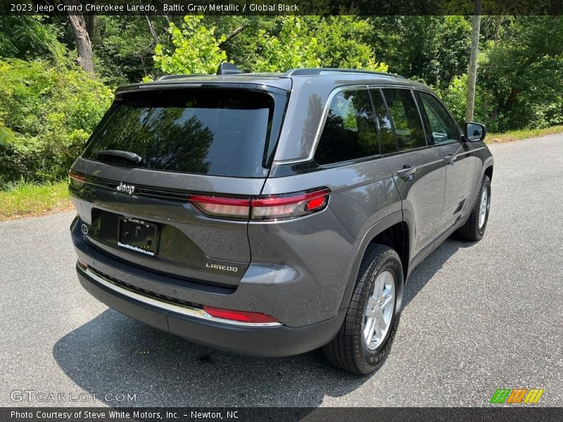 Baltic Gray Metallic / Global Black 2023 Jeep Grand Cherokee Laredo