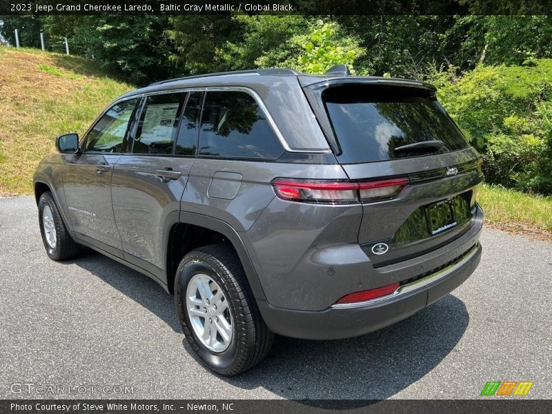 Baltic Gray Metallic / Global Black 2023 Jeep Grand Cherokee Laredo