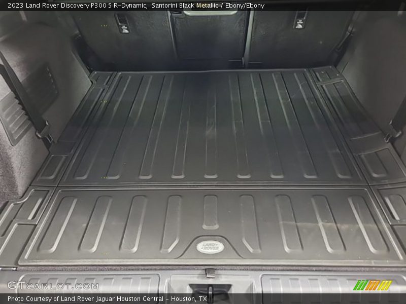 Santorini Black Metallic / Ebony/Ebony 2023 Land Rover Discovery P300 S R-Dynamic