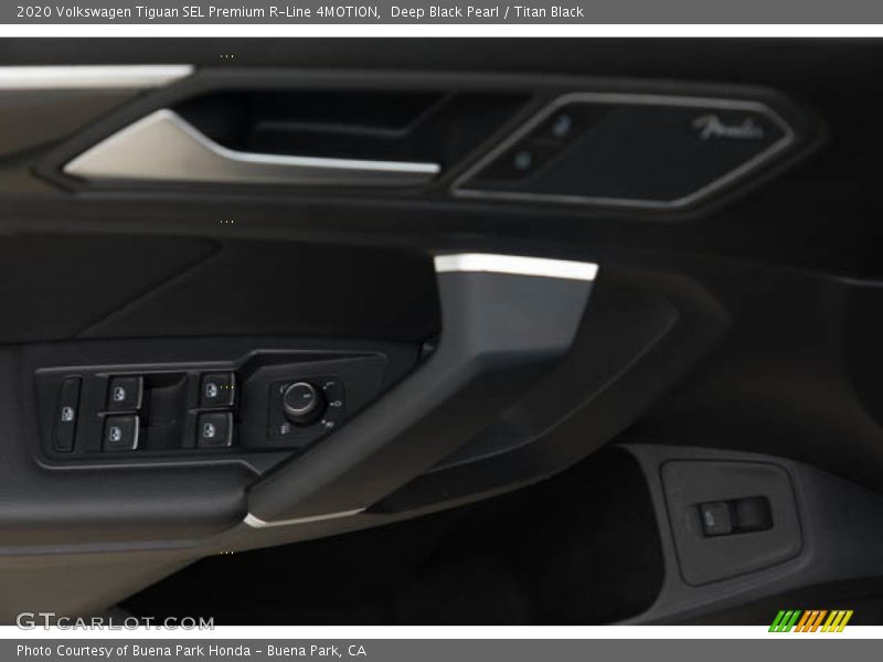 Door Panel of 2020 Tiguan SEL Premium R-Line 4MOTION