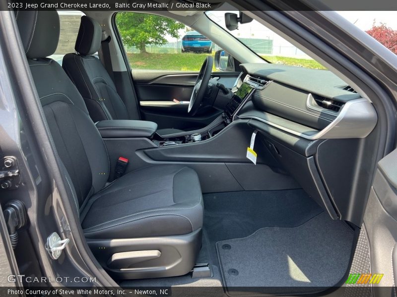 Front Seat of 2023 Grand Cherokee Laredo