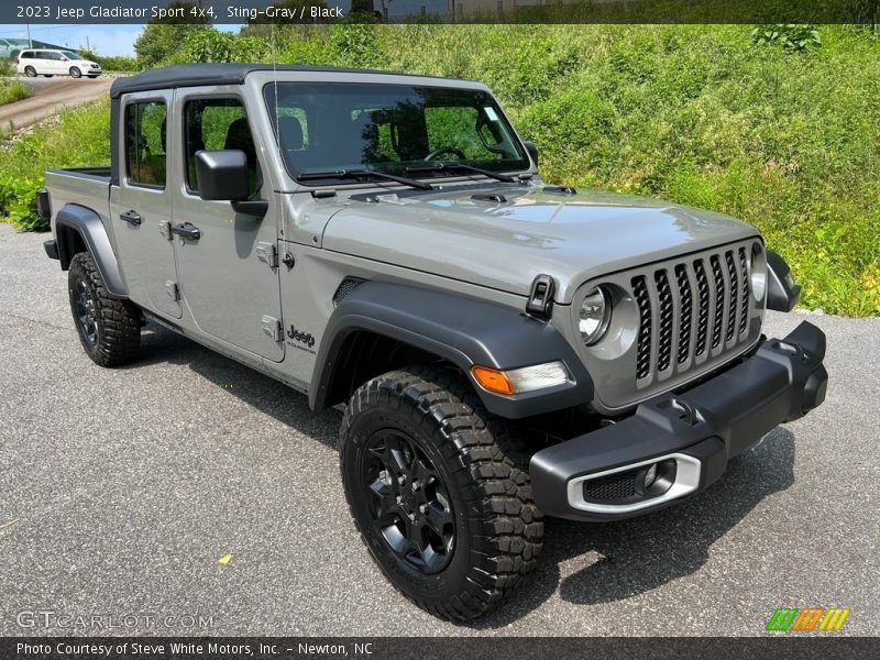 Front 3/4 View of 2023 Gladiator Sport 4x4