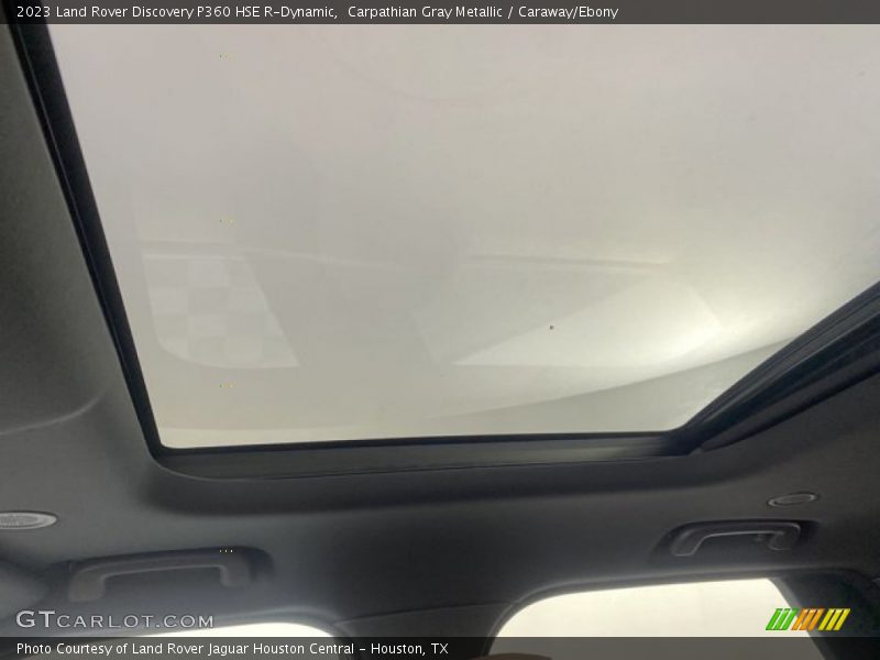 Sunroof of 2023 Discovery P360 HSE R-Dynamic