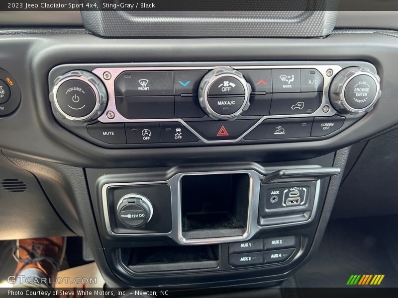 Controls of 2023 Gladiator Sport 4x4