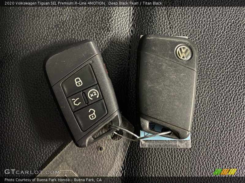 Keys of 2020 Tiguan SEL Premium R-Line 4MOTION