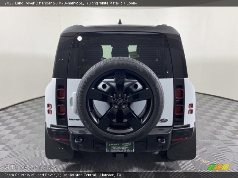 Yulong White Metallic / Ebony 2023 Land Rover Defender 90 X-Dynamic SE