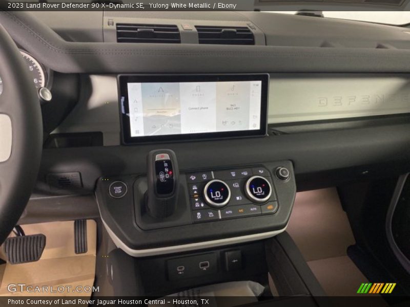 Controls of 2023 Defender 90 X-Dynamic SE