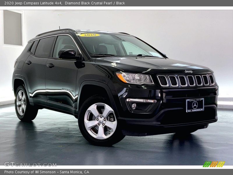 Front 3/4 View of 2020 Compass Latitude 4x4