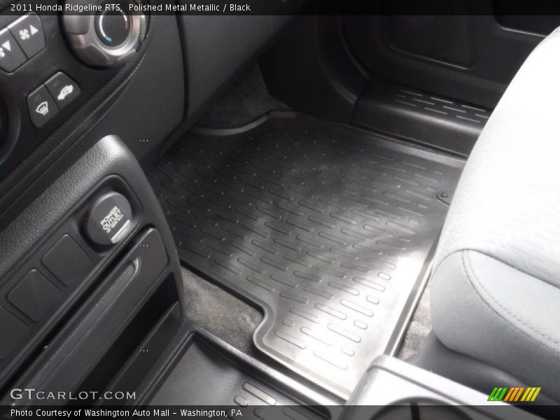 Polished Metal Metallic / Black 2011 Honda Ridgeline RTS