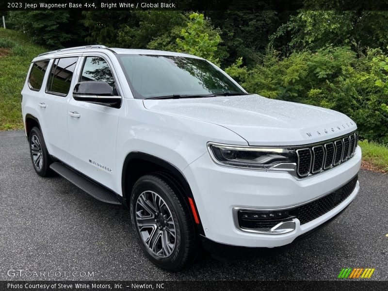 Front 3/4 View of 2023 Wagoneer Base 4x4