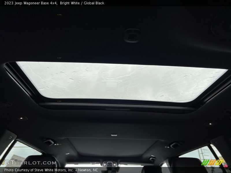 Bright White / Global Black 2023 Jeep Wagoneer Base 4x4