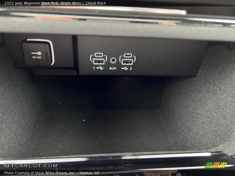 Bright White / Global Black 2023 Jeep Wagoneer Base 4x4