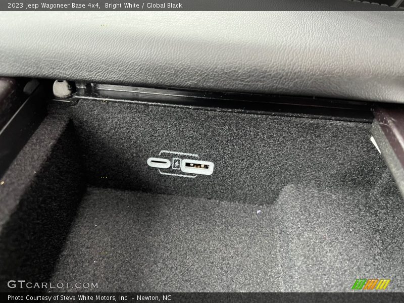 Bright White / Global Black 2023 Jeep Wagoneer Base 4x4