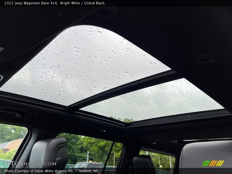 Sunroof of 2023 Wagoneer Base 4x4