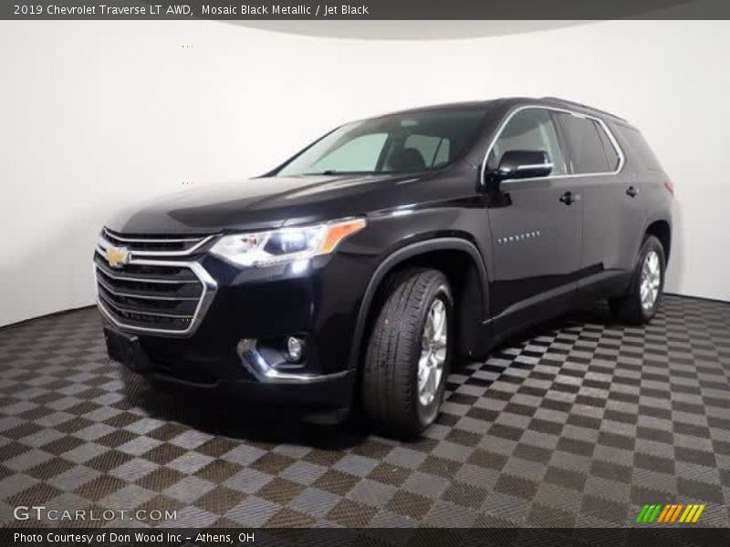 Mosaic Black Metallic / Jet Black 2019 Chevrolet Traverse LT AWD