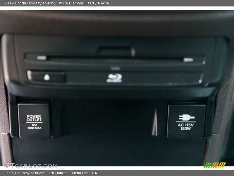 White Diamond Pearl / Mocha 2019 Honda Odyssey Touring