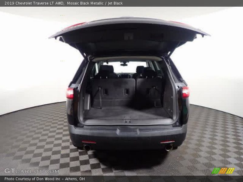 Mosaic Black Metallic / Jet Black 2019 Chevrolet Traverse LT AWD