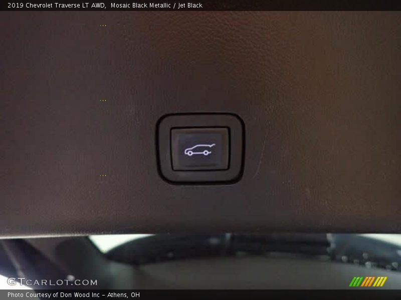 Mosaic Black Metallic / Jet Black 2019 Chevrolet Traverse LT AWD