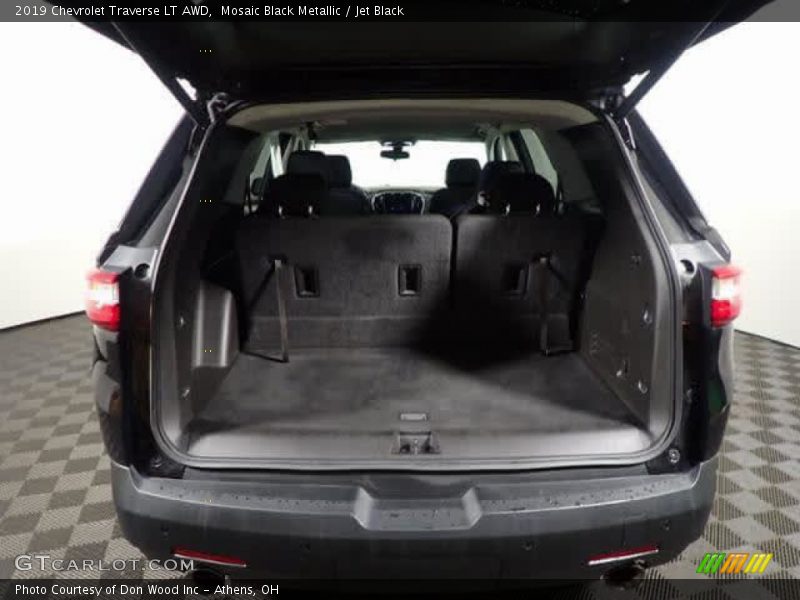 Mosaic Black Metallic / Jet Black 2019 Chevrolet Traverse LT AWD