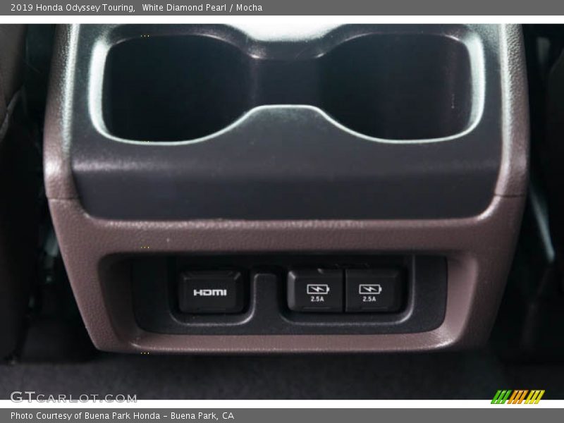 White Diamond Pearl / Mocha 2019 Honda Odyssey Touring