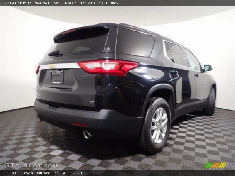 Mosaic Black Metallic / Jet Black 2019 Chevrolet Traverse LT AWD