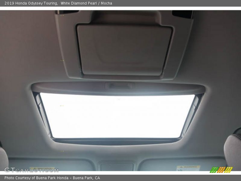 White Diamond Pearl / Mocha 2019 Honda Odyssey Touring
