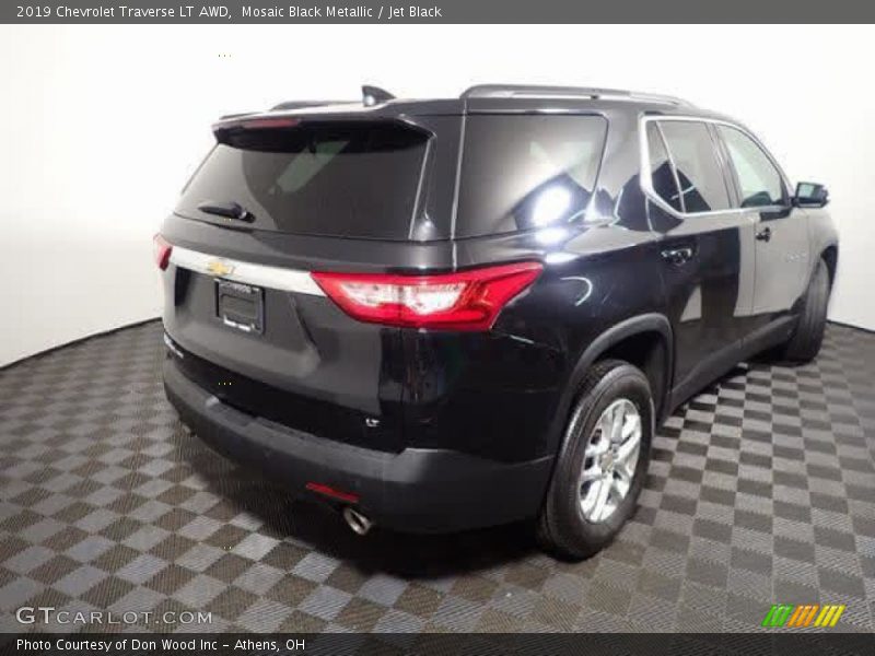 Mosaic Black Metallic / Jet Black 2019 Chevrolet Traverse LT AWD
