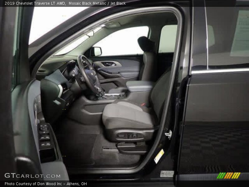 Mosaic Black Metallic / Jet Black 2019 Chevrolet Traverse LT AWD