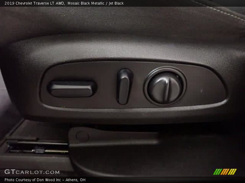 Mosaic Black Metallic / Jet Black 2019 Chevrolet Traverse LT AWD