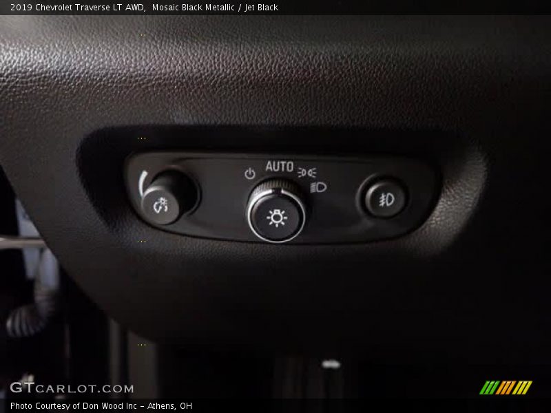 Mosaic Black Metallic / Jet Black 2019 Chevrolet Traverse LT AWD