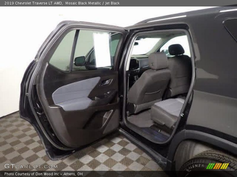 Mosaic Black Metallic / Jet Black 2019 Chevrolet Traverse LT AWD