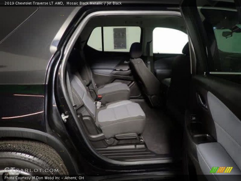 Mosaic Black Metallic / Jet Black 2019 Chevrolet Traverse LT AWD