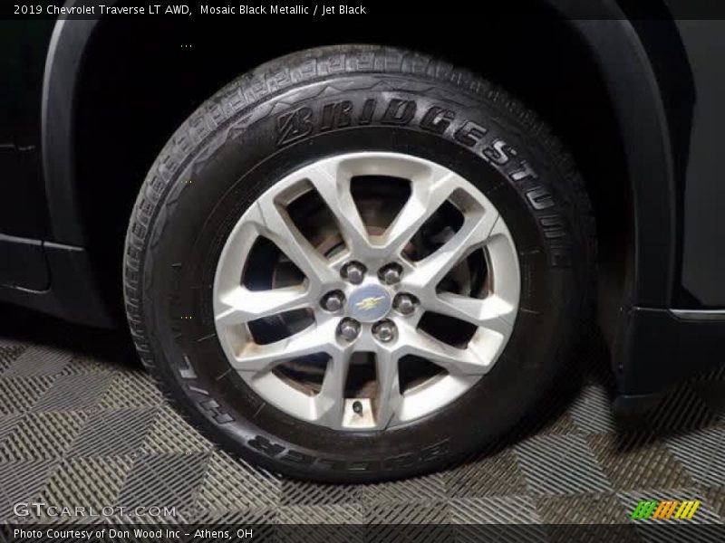 Mosaic Black Metallic / Jet Black 2019 Chevrolet Traverse LT AWD