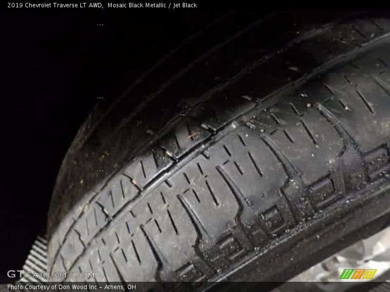 Mosaic Black Metallic / Jet Black 2019 Chevrolet Traverse LT AWD
