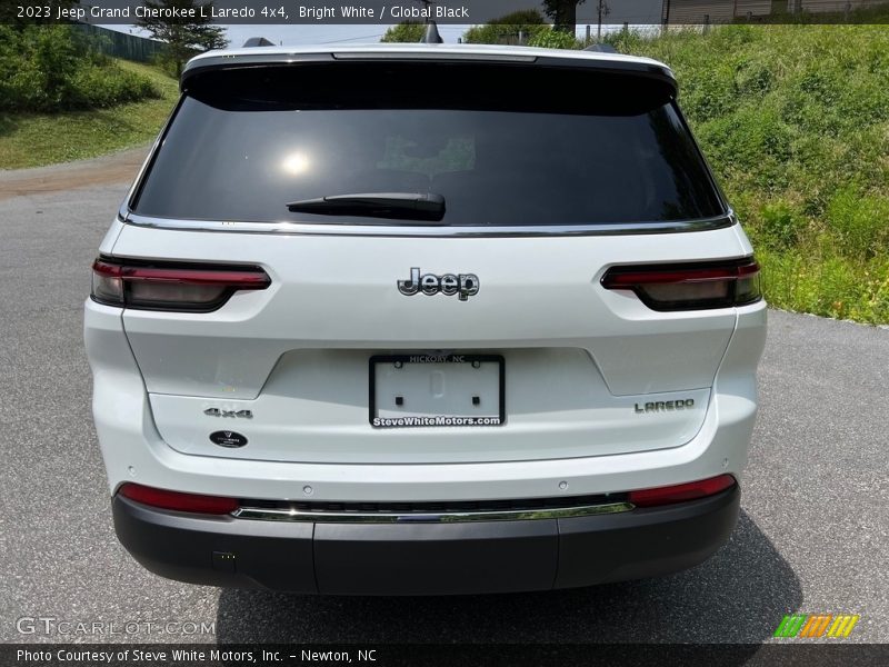 Bright White / Global Black 2023 Jeep Grand Cherokee L Laredo 4x4