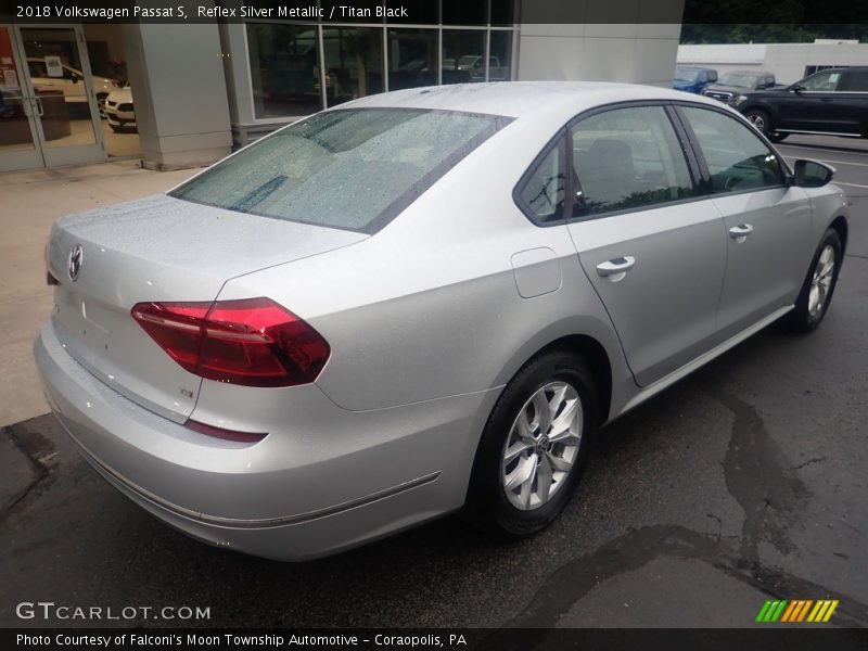 Reflex Silver Metallic / Titan Black 2018 Volkswagen Passat S