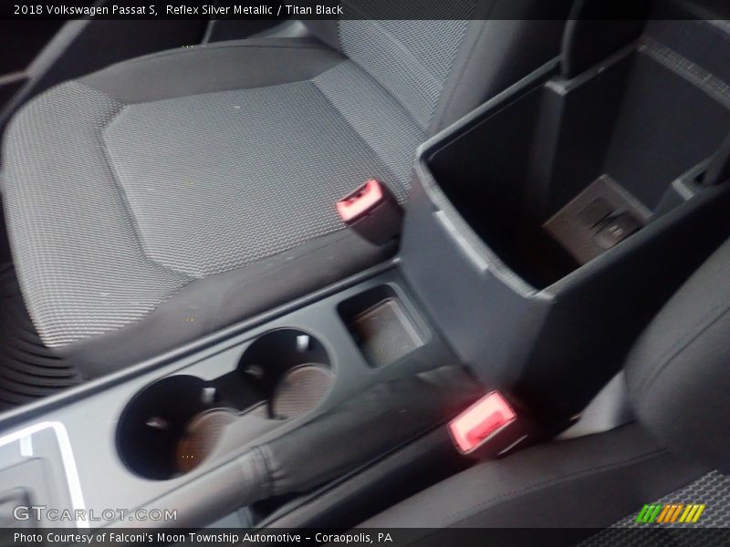 Reflex Silver Metallic / Titan Black 2018 Volkswagen Passat S