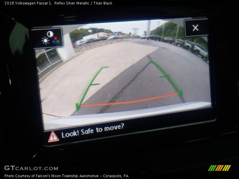 Reflex Silver Metallic / Titan Black 2018 Volkswagen Passat S