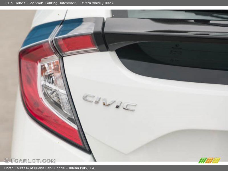 Taffeta White / Black 2019 Honda Civic Sport Touring Hatchback